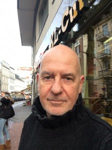 Andreas Werner, 58, ist seit 30 Jahren Redakteur, zuerst bei der Frankfurter Rundschau und Die Woche, seit 1993 arbeitet er bei ARD-aktuell. Dort ist Werner seit 2001 Chef vom Dienst der Tagesschau und vor allem für die Tagesschau um 20 Uhr verantwortlich.